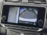 カメラは切り替えが可能で見えにくい左前の死角をサポート!