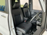 【運転席・助手席】内装ルームクリーニング済みです。しっかり綺麗にしていますので、是非、お確かめください。車に自信があるからこそ、是非一度ご来店頂き内外装も見てもらえると幸いです。