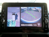 まるで空から見下ろしたかのような映像を映し出すアラウンドモニターだから、車庫入れもラクラクです!