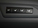 運転席のパワーシートは3名様分までメモリー機能付きです。