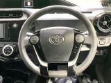 インテリアに合わせたデザインのステアリングは、運転される方のことも考え、運転しやすい形状、大きさです。是非一度、実際に触ってお確かめください。