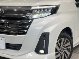 【LEDヘッドライト】悪天候や夜間走行時も良好な視界を確保し安心して運転できる高輝度LEDヘッドライトを装備!点灯速度が早く、消費電力も抑えられています。