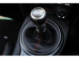 大好評のボディコーティング「ハイモースコート」もご納車までに施工可能。雨染みや線傷など中古車だからと諦めていませんか?ピカピカの状態でお乗り出しいただけます。