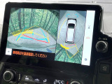【パノラミックビューモニター】専用のカメラにより、上から見下ろしたような視点で360度クルマの周囲を確認することができます☆死角部分も確認しやすく、狭い場所での切り返しや駐車もスムーズに行えます。