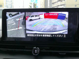 【アラウンドビューモニター】空から見下ろした映像がナビ画面にて確認可能です。駐車もラクラクですよ♪