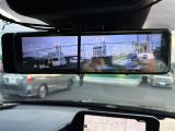【デジタルルームミラー】車両後方カメラの映像をルームミラーに映すことが出来ます。 そのため、後席に人や荷物があって後方が見えづらい場合でもしっかり視界を確保することが出来ます。
