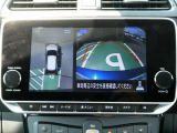 まるで空から見下ろしたかのような映像を映し出すアラウンドモニターだから、車庫入れもラクラクです!