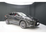 LEDヘッドランプにはアダプティブハイビームシステム「AHS」を採用。光検出カメラで車両検出をし、先行車や対向車に直接ハイビームを当てないように部分遮光します。