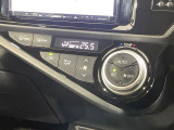 【オートエアコン】一度お好みの温度に設定すれば、車内の温度を検知し風量や温度を自動で調整。暑い&hellip;寒い&hellip;と何度もスイッチ操作をする必要はありません。快適な車内空間には必須の機能ですね♪