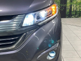 【LEDヘッドライト】悪天候や夜間走行時も良好な視界を確保し安心して運転できる高輝度LEDヘッドライトを装備!点灯速度が早く、消費電力も抑えられています。