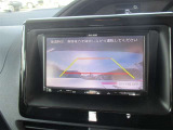 駐車が苦手な方も安心のバックモニター!後方の死角を画面で確認でき、ガイド線に合わせてスムーズに車庫入れが可能。