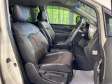運転席シート廻りは使用感も少なく、良好な状態となっています。前オーナー様が丁寧に使っていたことがよくわかりますね。