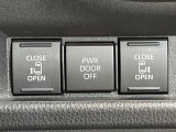 【両側パワースライドドア】スマートキーや運転席のスイッチで後席両側スライドドアの開閉が可能♪電動だから力を入れてドアを開ける必要が無く、小さなお子様でも簡単に開け閉めでき快適です♪