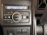 オートエアコンなので車内で快適に過ごせます。