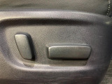 【パワーシート】スイッチ一つで簡単にシートの微調整が可能!電動だから力もいりません!快適なシートポジションにセットして、快適なドライブをお楽しみください。