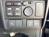 運転席操作部の写真です!席から操作しやすい位置に配置されており、快適な運転の強い味方となってくれます。ぜひ来場して、実際に触ってみてください♪