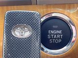 【キーレス】少し離れた場所からでもボタン一つでドアの開錠・施錠ができるのでとっても便利!ドアの鍵穴周りに傷をつけることもありません♪