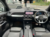 メルセデス・ベンツの定める厳しい基準をクリアしたお車のみをご案内させて頂きます。納車前整備はメーカー規定に基づき最大100項目にも及ぶ点検を熟練のメカニックによって行いご納車させて頂きます。
