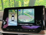 【アラウンドビューモニター】専用のカメラにより、上から見下ろしたような視点で360度クルマの周囲を確認することができます☆死角部分も確認しやすく、狭い場所での切り返しや駐車もスムーズに行えます。