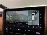 【パノラミックビュー&バックビュー】駐車時の安全確認をする為に車両上方からの映像と後方カメラからのを同時に表示しバックガイドも付いているのでバックの苦手な方でも安心して運転出来ますよ。
