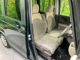 運転席シート廻りは使用感も少なく、良好な状態となっています。丁寧に使われていたことがよくわかりますね。