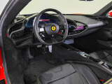 Ferrari SF90 Stradaleは、フェラーリ初のプラグインハイブリッド(PHEV)アーキテクチャを採用した、四輪駆動のフラッグシップ・ベルリネッタです。
