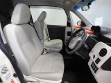 ゆったり室内で運転もしやすいです♪使い勝手の良い配置も考えられています!!