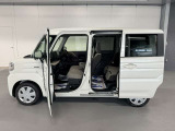 スライドドアを開ければ、乗り降り、荷物の積み降ろしに充分な開口部ですね。