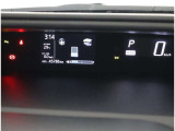 とっても見やすいメーターです。夜間時はラグジュアリーな気分にさせてくれる照明が魅力ですので、夜のドライブも楽しみになりますよ♪