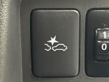 【三菱e-Assist】走行中に前方の車両等を認識し、衝突しそうな時は警報とブレーキで衝突回避と被害軽減をアシスト。より安全にドライブをお楽しみいただけます。
