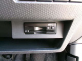 ETC車載器を装備しています。高速道路の料金所もストレスなく通行できます。すっきりとしたビルトインタイプですよ。