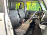 運転席シート廻りは使用感も少なく、良好な状態となっています。丁寧に使われていたことがよくわかりますね。