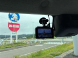 今や必須アイテムのドライブレコーダーを装備!万が一の事故やあおり運転対策にも有効で、確かな記録を残せます。