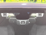 【アイサイトVer3】前方の車両等を検知し、衝突しそうな時は警報で注意を促し、ブレーキを踏む力をサポート。ブレーキを踏めなかった場合は衝突被害軽減ブレーキが作動、衝突回避をサポートします。