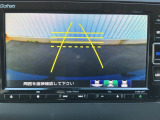 カラービジョンとガイドラインで見やすいバックモニター!車庫入れも楽ちんです♪