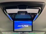 【11.4インチフリップダウンモニター】大画面モニターで後席でもエンタメをお楽しみいただけます。小さなお子様にも大人気の装備です♪
