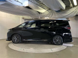 助手席側は電動スライドドアになってます。運転席やキーのリモコンで開閉できるので手が塞がっていても楽に積み降ろし出来ますよ。