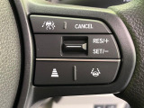 【アダプティブクルーズコントロール】高速道路での長距離走行が楽に!!自動で速度を保つクルーズコントロールが、衝突軽減システムと連携し、前方の車両を感知して車間を保つように速度調節してくれます!!