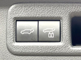 【パワーバックドア】スマートキーや運転席のボタンを押すだけでリアゲートが自動で開閉します!荷物を持っている時や、高い位置にあるバックドアを閉める際に便利な機能です♪