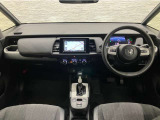 操作性に優れた運転席となります!小物入れや各ボタンの配置にこだわり、使いやすいです!座り心地もよく視認性も良好なのでロングドライブもお任せ下さい!