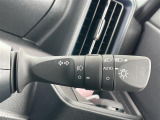 【オートライト(AUTO)】外の明るさをシステムが感知して、自動でヘッドライトが点灯します。ヘッドライトをつけ忘れを防ぐ便利機能です。