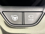 【リモート機能つきアドバンストパーク】専用スマートフォンアプリの使用で、車外から遠隔駐車・出庫が可能な先進機能。広い場所で乗り降りしたい時に便利です♪
