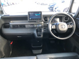 【インパネ全体】手が届きやすく、どなたでも運転しやすいです。シンプルで使いやすい設計になっています!
