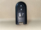 【スマートキー】キーを取り出さずにドアを施錠&解錠。クルマの始動も可能です。