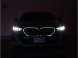 【キドニーグリル】BMWは約90年もの間、ほぼ全ての車両にひと目でBMWだと分かるこの特徴的なフロントグリルが備えられ、デザイン・アイコンとして親しまれてきました。