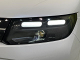 【LEDヘッドライト】悪天候や夜間走行時も良好な視界を確保し安心して運転できる高輝度LEDヘッドライトを装備!点灯速度が早く、消費電力も抑えられています。