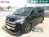 こちらの車両はご成約後に当社指定の新品タイヤ2本に交換いたします。 グリッターブラックガラスフレークのノア入荷しました。