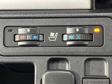 【シートヒーター&ベンチレーション】夏場は涼しい風でお尻や背中の熱やムレを防ぎ、冬はエアコンよりも早く温まってポカポカに!季節を問わず快適に過ごせます。