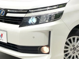 【LEDヘッドライト】悪天候や夜間走行時も良好な視界を確保し安心して運転できる高輝度LEDヘッドライトを装備!点灯速度が早く、消費電力も抑えられています。