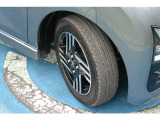 タイヤサイズは155/65R14です。